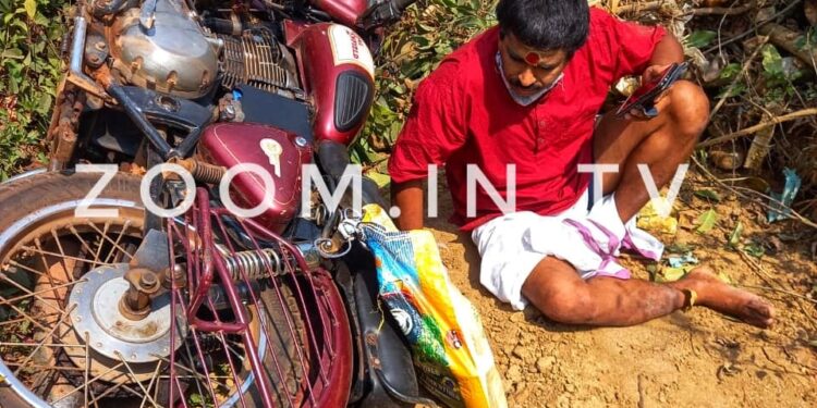 ನೆಕ್ಕಿಲಾಡಿ: ಬೈಕ್ ಗೆ ಗೂಡ್ಸ್ ಟೆಂಪೋ ಡಿಕ್ಕಿ: ಬೆಳ್ಳಿಪ್ಪಾಡಿ ದೇವಳದ ಅರ್ಚಕ ಶ್ರೀಕಾಂತ್ ಭಟ್ ರವರಿಗೆ ಗಾಯ