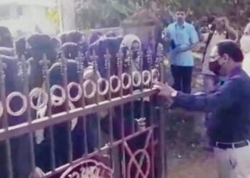 ಕುಂದಾಪುರ: ಹಿಜಾಬ್‌ ಹಾಕಿದ ವಿದ್ಯಾರ್ಥಿನಿಯರನ್ನು ಗೇಟ್‌ ಹಾಕಿ ಕಾಲೇಜ್‌ನಿಂದ ಹೊರಕಳುಹಿಸಿದ ಪ್ರಾಂಶುಪಾಲರು..!!