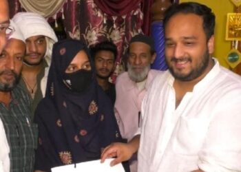 ‘ಅಲ್ಲಾ ಹೂ ಅಕ್ಬರ್’ ಎಂದು ಘೋಷಣೆ ಕೂಗಿದ್ದ ಯುವತಿಗೆ ಕಾಂಗ್ರೆಸ್ ಶಾಸಕನಿಂದ ಐಫೋನ್, ಸ್ಮಾರ್ಟ್ ವಾಚ್ ಗಿಫ್ಟ್..!!