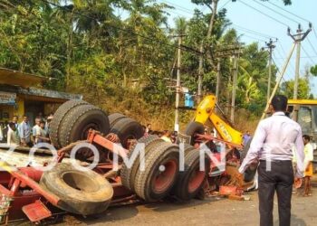 ಬೆಳ್ಳಾರೆ: ರಬ್ಬರ್ ಸಾಗಾಟದ ಲಾರಿ ಪಲ್ಟಿ: ಚಾಲಕ ಗಂಭೀರ..!!