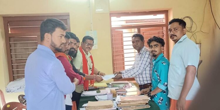 ಹಿಜಾಬ್ ಪ್ರಕರಣವನ್ನು ಎನ್.ಐ.ಎ. ತನಿಖೆಗೆ ನೀಡುವಂತೆ ವಿ.ಹಿಂ.ಪ. ವಿಟ್ಲ ಪ್ರಖಂಡದ ವತಿಯಿಂದ ಉಪತಹಶೀಲ್ದಾರ್ ಮೂಲಕ ಮುಖ್ಯಮಂತ್ರಿಗೆ ಮನವಿ