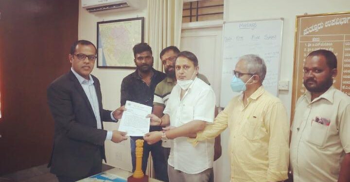 ಹಿಜಾಬ್ ಪ್ರಕರಣವನ್ನು ಎನ್.ಐ.ಎ. ತನಿಖೆಗೆ ನೀಡುವಂತೆ ವಿ.ಹಿಂ.ಪ. ಬಜರಂಗದಳ ಪುತ್ತೂರು ಜಿಲ್ಲೆ ವತಿಯಿಂದ ಸಹಾಯಕ ಕಮೀಷನರ್ ಮೂಲಕ ಮುಖ್ಯಮಂತ್ರಿಗೆ ಮನವಿ