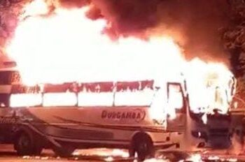 ಮಣಿಪಾಲ: ನಡುರಸ್ತೆಯಲ್ಲೇ ಹೊತ್ತಿ ಉರಿದ ಬಸ್: ಪ್ರಯಾಣಿಕರು ಪ್ರಾಣಾಪಾಯದಿಂದ ಪಾರು..!!