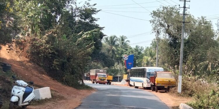 ವಿಟ್ಲ: ಅಪಘಾತ ವಲಯವಾಗಿರುವ ಕಾಶಿಮಠದಲ್ಲಿ ಬ್ಯಾರಿಕೇಡ್ ಅಳವಡಿಕೆಗೆ ಸಾರ್ವಜನಿಕರಿಂದ ಆಗ್ರಹ