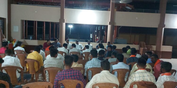 (ಮಾ.21) ಪುತ್ತೂರು ಡಿವೈಎಸ್ಪಿ ವಿರುದ್ಧ ಹಿಂ.ಜಾ.ವೇ. ಪ್ರತಿಭಟನೆ: ಸುಳ್ಯದಲ್ಲಿ ಕಾರ್ಯಕರ್ತರ ಪೂರ್ವಭಾವಿ ಸಭೆ