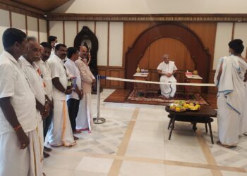 ಉಪ್ಪಿನಂಗಡಿ: ‘ವಿಜಯ-ವಿಕ್ರಮ’ ಜೋಡುಕರೆ ಕಂಬಳದ ಆಮಂತ್ರಣ ಪತ್ರಿಕೆ ಧರ್ಮಸ್ಥಳದ ಧರ್ಮಾಧಿಕಾರಿ ವೀರೇಂದ್ರ ಹೆಗ್ಗಡೆಯವರಿಗೆ ನೀಡಿ ಕಂಬಳಕ್ಕೆ ಆಹ್ವಾನ