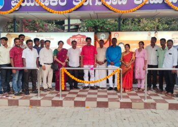 ಪುತ್ತೂರು: ಕೃಷ್ಣನಗರದಲ್ಲಿ ವೃತ್ತ, ಪಡೀಲ್,ಕೇಪುಳುವಿನಲ್ಲಿ ಪ್ರಯಾಣಿಕರ ತಂಗುದಾಣ ಉದ್ಘಾಟನೆ: ಜನರ ಸುಂದರ ಸ್ವಚ್ಛ  ನಗರಸಭೆಯ ಕಲ್ಪನೆಯನ್ನು ಅಕ್ಷರಶ: ಈಡೇರಿಸಿದ್ದೇವೆ- ಸಂಜೀವ ಮಠಂದೂರು