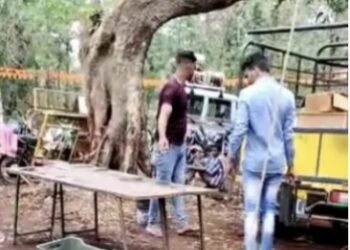 ಕೊಡಗಿನಲ್ಲಿ ಹೊತ್ತಿದ ಧರ್ಮ ಕಿಡಿ: ಮುಸ್ಲಿಂ ವ್ಯಾಪಾರಿಗಳ ಅಂಗಡಿ ತೆರವುಗೊಳಿಸಿದ ಬಜರಂಗದಳ