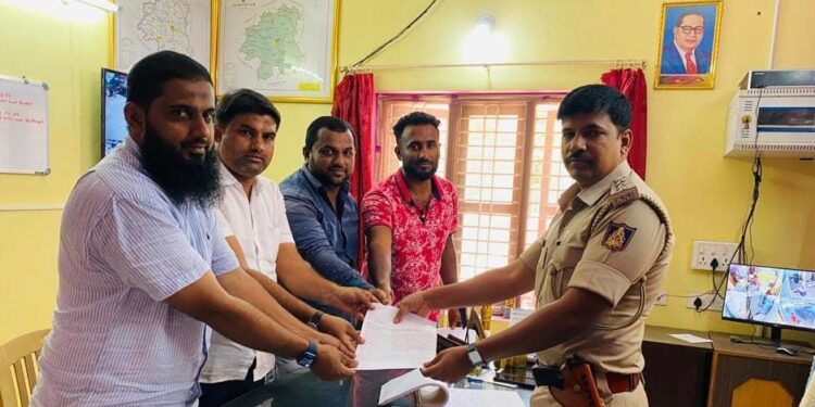 ಮುಸ್ಲಿಂ ಸಮುದಾಯ ಬಗ್ಗೆ ನಿಂದನೆ ಆರೋಪ: ಪಬ್ಲಿಕ್ ಟಿವಿ ಅರುಣ್ ಬಡಿಗಾರ್ ವಿರುದ್ಧ ವಿಟ್ಲ ಪೊಲೀಸ್ ಠಾಣೆಗೆ ದೂರು..!!