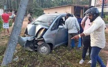 ಮಿತ್ತೂರು: ವಿದ್ಯುತ್ ಕಂಬಕ್ಕೆ ಕಾರು ಡಿಕ್ಕಿ: ಚಾಲಕ ಗಂಭೀರ..!!