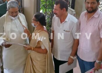 ಪುತ್ತೂರು: ‘ಕೋಟಿ-ಚೆನ್ನಯ’ ಜೋಡುಕರೆ ಕಂಬಳಕ್ಕೆ ಮುಖ್ಯ ಅತಿಥಿಗಳಾಗಿ ಆಗಮಿಸುವ ಮಾಜಿ ಮುಖ್ಯಮಂತ್ರಿ ‘ಸಿದ್ದರಾಮಯ್ಯ’ ರವರಿಗೆ ಆಮಂತ್ರಣ ಪತ್ರಿಕೆ ನೀಡಿ ಕಂಬಳಕ್ಕೆ ಆಹ್ವಾನ