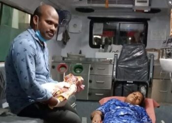 ಬೆಳ್ತಂಗಡಿ: ಆಂಬ್ಯುಲೆನ್ಸ್ ನಲ್ಲಿಯೇ ಗಂಡು ಮಗುವಿಗೆ ಜನ್ಮ ನೀಡಿದ ಏಳು ತಿಂಗಳ ಗರ್ಭಿಣಿ..!!