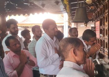 ಪುತ್ತೂರು: ಹಿಂ.ಜಾ.ವೇ. ಆಯೋಜಿಸಿರುವ ಡಿವೈಎಸ್ಪಿ ಕಚೇರಿಗೆ ಮುತ್ತಿಗೆ ಪ್ರತಿಭಟನೆಯ ಯಶಸ್ವಿಗಾಗಿ ಶ್ರೀ ಮಹಾಲಿಂಗೇಶ್ವರ ದೇವರಲ್ಲಿ ಪ್ರಾರ್ಥನೆ