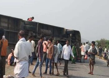 ಖಾಸಗಿ ಬಸ್ ಪಲ್ಟಿ: 8 ಮಂದಿ ಸ್ಥಳದಲ್ಲೇ ಸಾವು..!!