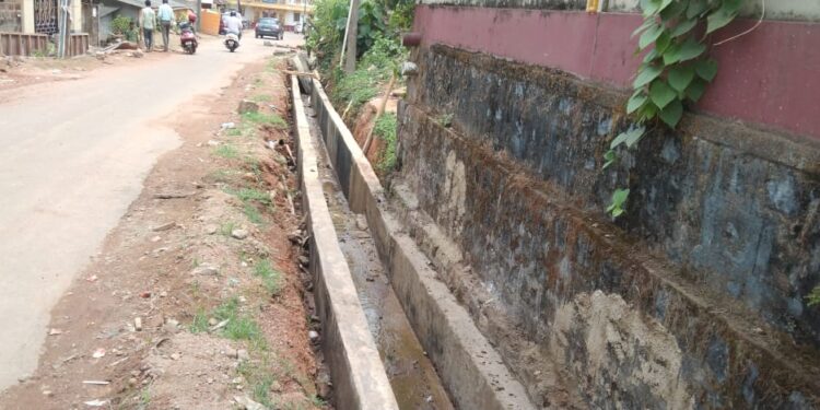 ವಿಟ್ಲ: ಚರಂಡಿ ಕಾಮಗಾರಿ ಕಳಪೆ ಆರೋಪ: ಜಿಲ್ಲಾಧಿಕಾರಿ ಮತ್ತು ಲೋಕಾಯುಕ್ತರಿಗೆ ದೂರು..!!