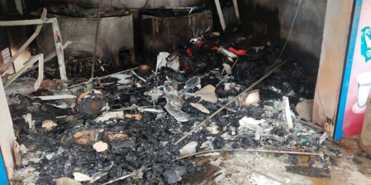 ಈಶ್ವರಮಂಗಲ: ಹನುಮಗಿರಿಯ ಅಂಗಡಿ ಬೆಂಕಿಗಾಹುತಿ..!!