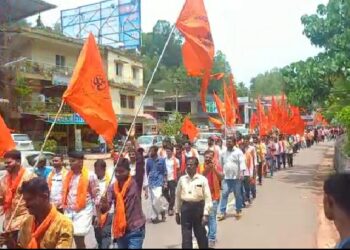 ಗೂನಡ್ಕ: ನ್ಯಾಯಾಲಯದ ಆದೇಶವಿದ್ದರೂ ಮೀಸಲು ಅರಣ್ಯದಲ್ಲಿರುವ ಮಸೀದಿ ತೆರವು ಮಾಡಿಲ್ಲ ಎಂದು ಆರೋಪಿಸಿ ಹಿಂ.ಜಾ. ವೇ. ಹಾಗೂ ಪರಿವಾರ ಸಂಘಟನೆಗಳಿಂದ ಪ್ರತಿಭಟನೆ:   ನ್ಯಾಯದ ಪರ ಕೆಲಸ ನಿರ್ವಹಿಸುವಂತೆ ಸಂಘಟನೆಯಿಂದ ಎಚ್ಚರಿಕೆ..!!