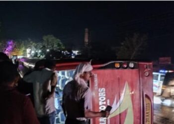 ಮಂಗಳೂರು: ಖಾಸಗಿ ಬಸ್ ಪಲ್ಟಿ: ನಾಲ್ವರು ಪ್ರಯಾಣಿಕರಿಗೆ ಗಾಯ..!!