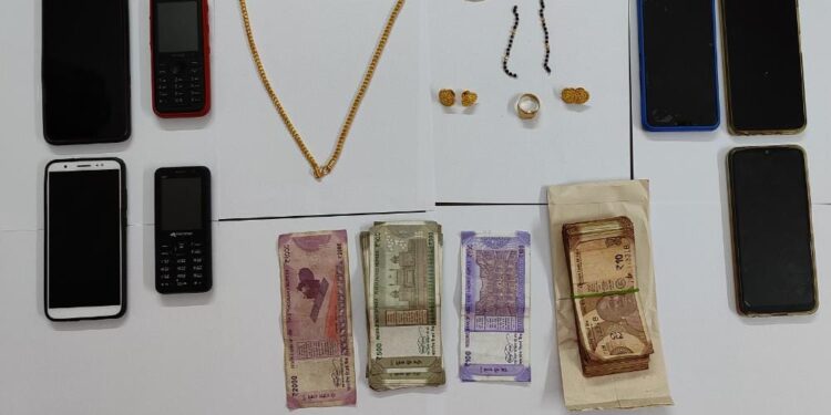 ಸುಳ್ಯ: ಹಾಡಹಗಲೇ ಮನೆಗೆ ನುಗ್ಗಿ ಕಳವುಗೈದ ಪ್ರಕರಣ: ನಾಲ್ವರು ಆರೋಪಿಗಳ ಬಂಧನ: ಸೊತ್ತುಗಳು ವಶ..!!