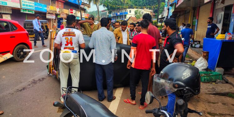 ಬೊಳ್ವಾರು: ನಿಯಂತ್ರಣ ತಪ್ಪಿ ಆಟೋ ರಿಕ್ಷಾ ಪಲ್ಟಿ..!!