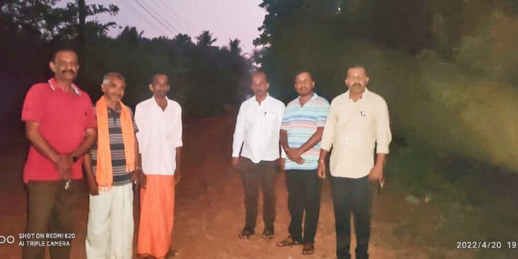ಮೈರ- ಎರುಂಬು ರಸ್ತೆ ಕಾಂಕ್ರೀಟಿಕರಣ: ಬಿ.ಜೆ.ಪಿ. ಮುಖಂಡರಿಂದ ಕಾಮಗಾರಿ ವೀಕ್ಷಣೆ