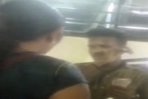 ಮಂಗಳೂರು: ಬಾಲಕಿಗೆ ಮೊಬೈಲ್ ನಂಬರ್ ನೀಡಿದ ಬಸ್ ನಿರ್ವಾಹಕ:  ತಾಯಿಯಿಂದ ಥಳಿತ: ವೀಡಿಯೋ ವೈರಲ್..!!