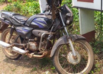 ವಿಟ್ಲ: ನಿಲ್ಲಿಸಿದ್ದ ಬೈಕ್‌ಗೆ 112 ತುರ್ತು ಸೇವೆಯ ವಾಹನ ಡಿಕ್ಕಿ: ಸವಾರರಿಗೆ ಗಾಯ..!!