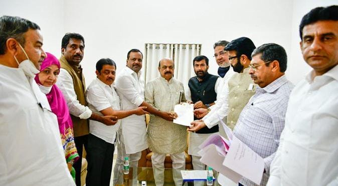 ಕರ್ನಾಟಕ ಕಾಂಗ್ರೆಸ್ನ ಮುಸಲ್ಮಾನ ಶಾಸಕರಿಂದ ಎಸ್.ಡಿ.ಪಿ.ಐ. ಮತ್ತು ಪಿ.ಎಫ್.ಐ. ನಿಷೇಧಿಸುವಂತೆ ಮುಖ್ಯಮಂತ್ರಿಗಳಿಗೆ ಮನವಿ..!!