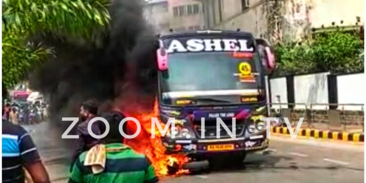 ಮಂಗಳೂರು: ನಡು ರಸ್ತೆಯಲ್ಲೇ ಹೊತ್ತಿ ಉರಿದ ಬಸ್ ಹಾಗೂ ಬೈಕ್..!!