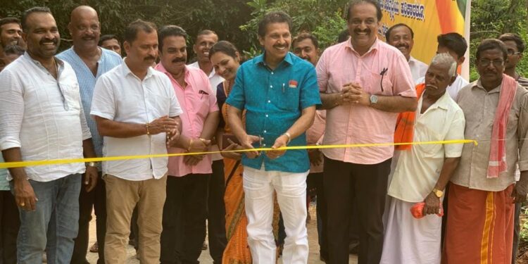 ವಿಟ್ಲ: ಪ.ಪಂ. ವ್ಯಾಪ್ತಿಯ ಜೋಗಿಮಠ ಅಡ್ಡ ರಸ್ತೆ ಶಾಸಕ ಸಂಜೀವ ಮಠಂದೂರು ರವರಿಂದ ಉದ್ಘಾಟನೆ