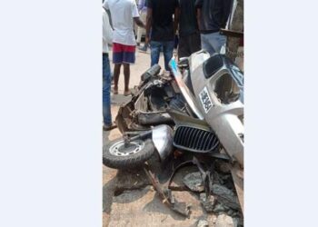 ಮಂಗಳೂರು: ಡಿವೈಡರ್ ಹಾರಿ ಕಾರು,ಸ್ಕೂಟರ್ ಗೆ ಡಿಕ್ಕಿ ಹೊಡೆದ ಬಿಎಂಡಬ್ಲ್ಯು ಕಾರು: ಮಹಿಳೆ ಗಂಭೀರ..!!