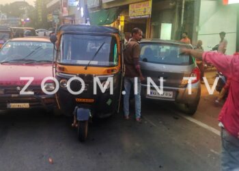ಪುತ್ತೂರು: ಎಳ್ಮುಡಿಯಲ್ಲಿ ರಿಕ್ಷಾ ಹಾಗೂ ಕಾರುಗಳ ನಡುವೆ ಸರಣಿ ಅಫಘಾತ