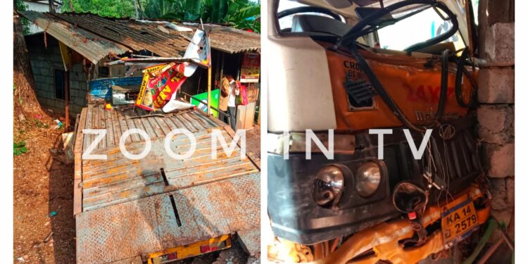 ಕೊಡಾಜೆ: ನಿಯಂತ್ರಣ ತಪ್ಪಿ ಅಂಗಡಿ, ಬೇಕರಿ, ಬಸ್ ತಂಗುದಾಣಕ್ಕೆ ಡಿಕ್ಕಿ ಹೊಡೆದು ಹೋಟೆಲ್ ಗೆ ನುಗ್ಗಿದ ಟೋಯಿಂಗ್ ಲಾರಿ: ಚಾಲಕ ಗಂಭೀರ..!!