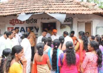 ವಿಟ್ಲ: ಸಾವನ್ನಪ್ಪಿದ ಬಾಲಕಿ ಮನೆಗೆ ಶಾಸಕ ರಾಜೇಶ್ ನಾಯ್ಕ್ ಭೇಟಿ: ಬಿಜೆಪಿ ಕ್ಷೇಮನಿಧಿಯಿಂದ ನೂತನ ಮನೆ ನಿರ್ಮಾಣದ ಘೋಷಣೆ