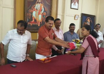 ಎಸ್.ಎಸ್.ಎಲ್.ಸಿ ಪರೀಕ್ಷೆಯಲ್ಲಿ ರಾಜ್ಯ ಮಟ್ಟದಲ್ಲಿ ಪ್ರಥಮ ಸ್ಥಾನ ಪಡೆದ ಪುತ್ತೂರು ವಿವೇಕಾನಂದ ವಿದ್ಯಾಸಂಸ್ಥೆಯ ವಿದ್ಯಾರ್ಥಿಗಳಿಗೆ ಶಾಸಕ ಸಂಜೀವ ಮಠಂದೂರು ರವರಿಂದ ಅಭಿನಂದನೆ