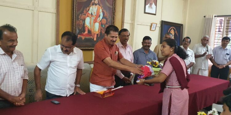 ಎಸ್.ಎಸ್.ಎಲ್.ಸಿ ಪರೀಕ್ಷೆಯಲ್ಲಿ ರಾಜ್ಯ ಮಟ್ಟದಲ್ಲಿ ಪ್ರಥಮ ಸ್ಥಾನ ಪಡೆದ ಪುತ್ತೂರು ವಿವೇಕಾನಂದ ವಿದ್ಯಾಸಂಸ್ಥೆಯ ವಿದ್ಯಾರ್ಥಿಗಳಿಗೆ ಶಾಸಕ ಸಂಜೀವ ಮಠಂದೂರು ರವರಿಂದ ಅಭಿನಂದನೆ