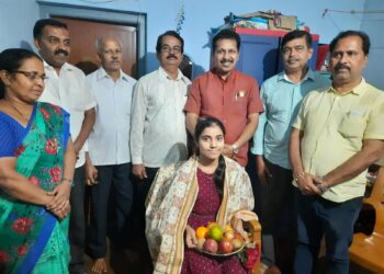 ಎಸ್ ಎಸ್ ಎಲ್ ಸಿ ಪರೀಕ್ಷೆಯಲ್ಲಿ ರಾಜ್ಯಕ್ಕೆ ಪ್ರಥಮ ಸ್ಥಾನ ಪಡೆದ ಜೇಸೀಸ್ ಆಂಗ್ಲ ಮಾಧ್ಯಮ ಶಾಲೆಯ ವಿದ್ಯಾರ್ಥಿನಿ ಧನ್ಯಶ್ರೀ ಮನೆಗೆ ಶಾಸಕ ಸಂಜೀವ ಮಠಂದೂರು ಭೇಟಿ: ಅಭಿನಂದನೆ ಸಲ್ಲಿಕೆ