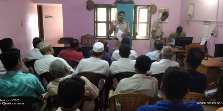 ಧಾರ್ಮಿಕ ಶ್ರದ್ಧಾ ಕೇಂದ್ರಗಳಲ್ಲಿ ಮತ್ತು ಮೆರವಣಿಗೆಗೆ ಧ್ವನಿವರ್ಧಕ ಬಳಸುವ ವಿಚಾರ: ಸಂಪ್ಯ ಪೊಲೀಸ್ ಠಾಣೆಯಲ್ಲಿ ಧಾರ್ಮಿಕ ಮುಖಂಡರ ಸಭೆ