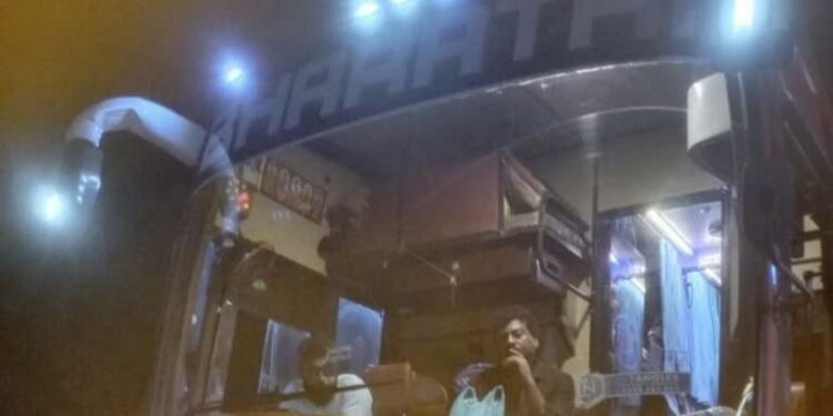 ಉಪ್ಪಿನಂಗಡಿ: ಅನ್ಯಕೋಮಿನ ಯುವಕನಿಂದ ಬಸ್ ನಲ್ಲಿ ಮಹಿಳೆಗೆ ಕಿರುಕುಳ: ಅರ್ಧ ದಾರಿಯಲ್ಲಿಯೇ ಬಸ್ ನಿಂದಿಳಿದ ಮಹಿಳೆ:; ಸಾರ್ವಜನಿಕ ವಲಯದಲ್ಲಿ ತೀವ್ರ ಆಕ್ರೋಶ..!!