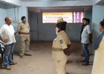 ಪುತ್ತೂರು: ಗೃಹರಕ್ಷಕದಳದ ಘಟಕಕ್ಕೆ ಜಿಲ್ಲಾ ಕಮಾಂಡೆಂಟ್ ಡಾ. ಮುರಲೀ ಮೋಹನ್ ಭೇಟಿ: ಕೋಮು ಪ್ರಚೋದನಾಕಾರಿ ಪೋಸ್ಟ್ ರವಾನಿಸಿದ್ದ ಸಿಬ್ಬಂದಿಗೆ ವಿಚಾರಣೆ ಹಾಜರಾಗಲು ಆದೇಶ