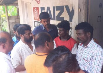 ವಿಟ್ಲ: ಎಸ್.ಎಸ್.ಎಲ್.ಸಿ ವಿದ್ಯಾರ್ಥಿನಿ ಆತ್ಮಹತ್ಯೆ ಪ್ರಕರಣ: ಬಾಲಕಿ ಮನೆಗೆ ವಿ.ಹಿಂ.ಪ. ಮುಖಂಡ ಶರಣ್ ಪಂಪ್ವೆಲ್ ಭೇಟಿ: ಉನ್ನತ ಮಟ್ಟದ ತನಿಖೆಗೆ ಆಗ್ರಹ