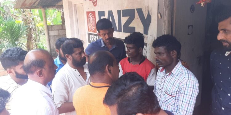 ವಿಟ್ಲ: ಎಸ್.ಎಸ್.ಎಲ್.ಸಿ ವಿದ್ಯಾರ್ಥಿನಿ ಆತ್ಮಹತ್ಯೆ ಪ್ರಕರಣ: ಬಾಲಕಿ ಮನೆಗೆ ವಿ.ಹಿಂ.ಪ. ಮುಖಂಡ ಶರಣ್ ಪಂಪ್ವೆಲ್ ಭೇಟಿ: ಉನ್ನತ ಮಟ್ಟದ ತನಿಖೆಗೆ ಆಗ್ರಹ