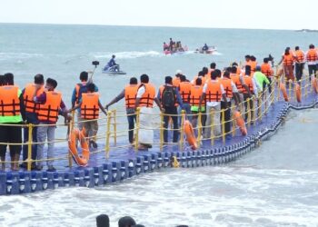 ರಾಜ್ಯದಲ್ಲೇ ಮೊದಲು: ಮಲ್ಪೆ ಕಡಲ ತೀರದಲ್ಲಿ ನಿರ್ಮಾಣವಾಯ್ತು ತೇಲುವ ಸೇತುವೆ..!!