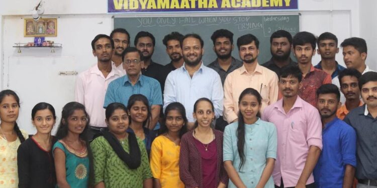 ಬ್ಯಾಂಕಿಂಗ್, ಕೋ-ಆಪರೇಟಿವ್ ಸೊಸೈಟಿ, ಕೆ.ಎಂ.ಎಫ್, ಕ್ಯಾಂಪ್ಕೋ  ಸೇರಿದಂತೆ ಸಹಕಾರಿ ಸಂಘಗಳ ಪರೀಕ್ಷೆಯ ತಯಾರಿ ನಡೆಸುವವರಿಗೊಂದು ಸುವರ್ಣ ಅವಕಾಶ