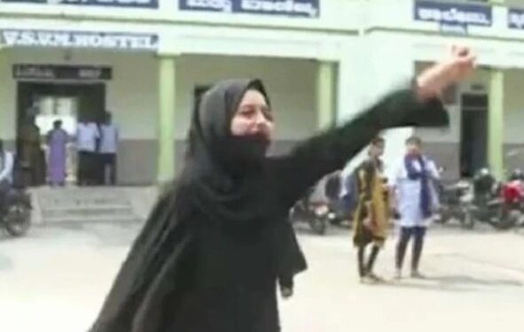 ಪೊಲೀಸರನ್ನ ಯಾಮಾರಿಸಿ ವಿದೇಶಕ್ಕೆ ಹಾರಿದ ಅಲ್ಲಾಹು ಅಕ್ಬರ್ ಘೋಷಣೆ ಕೂಗಿದ ವಿದ್ಯಾರ್ಥಿನಿ..!!