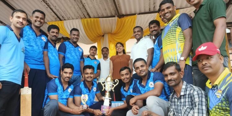 ಪುತ್ತೂರು: ಪೊಲೀಸ್ ಸಿಬ್ಬಂದಿಗಳ ‘ಕ್ರಿಕೆಟ್ ಕ್ರೀಡಾಕೂಟ’: ಪುತ್ತೂರು ಸಂಚಾರ ಪೊಲೀಸ್ ಠಾಣೆ ಪ್ರಥಮ,ಉಪ್ಪಿನಂಗಡಿ ಪೊಲೀಸ್ ಠಾಣೆ ದ್ವಿತೀಯ