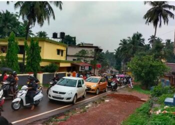 ವಿಟ್ಲ: ರಸ್ತೆಗೆ ಬಿದ್ದ ವಿದ್ಯುತ್ ಕಂಬ: ಸಂಚಾರ ಅಸ್ತವ್ಯಸ್ತ..!!