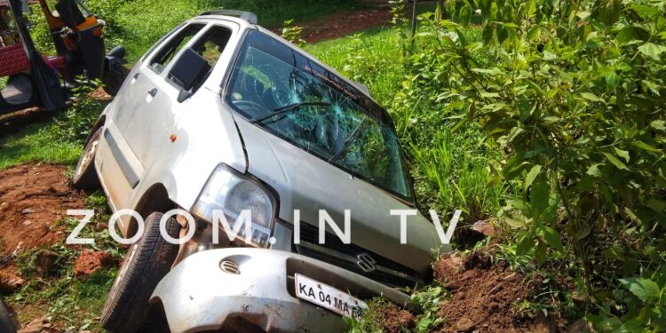 ವಿಟ್ಲ: ಚಾಲಕನ ನಿಯಂತ್ರಣ ತಪ್ಪಿ ಹೊಂಡಕ್ಕೆ ಬಿದ್ದ ಕಾರು..!!
