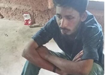 ಸುಳ್ಯ: ದೈವಸ್ಥಾನದ ಹುಂಡಿ ಒಡೆಯುತ್ತಿದ್ದ ವೇಳೆ ಕಳ್ಳನನ್ನು ರೆಡ್ ಹ್ಯಾಂಡಾಗಿ ಹಿಡಿದ ಸಾರ್ವಜನಿಕರು..!!