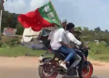 ಎಸ್.ಡಿ.ಪಿ.ಐ. ಸಮಾವೇಶಕ್ಕೆ ತೆರಳುತ್ತಿದ್ದ ಯುವಕರಿಂದ ಪೊಲೀಸರಿಗೆ ಅವಾಚ್ಯ ಶಬ್ದಗಳಿಂದ ನಿಂದನೆ: ಸಾಮಾಜಿಕ ಜಾಲತಾಣಗಳಲ್ಲಿ ವೀಡಿಯೊ ವೈರಲ್ : ಸಾರ್ವಜನಿಕ ವಲಯದಲ್ಲಿ ವ್ಯಾಪಕ ಆಕ್ರೋಶ